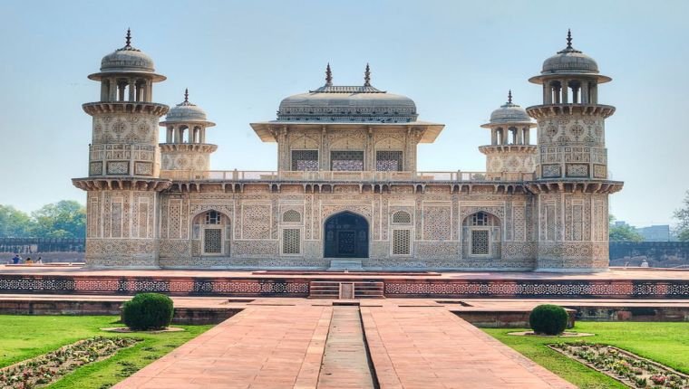 Blend Of Mughal and Rajput Culture